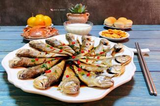 海边的孩子就是有口福可以吃到鲜美无比的各种海鲜哦