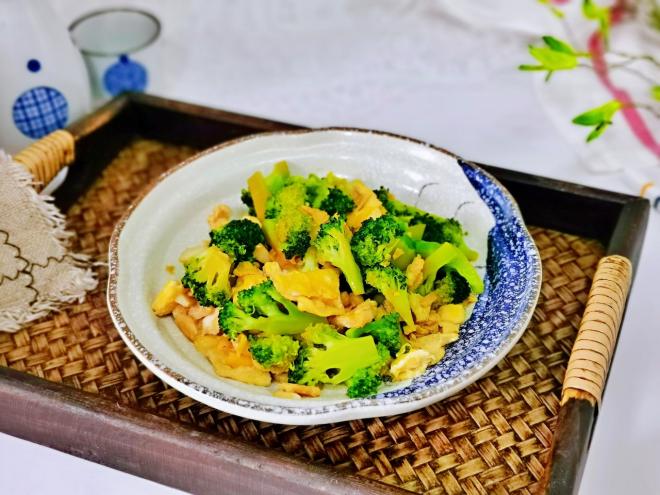西兰花炒鸡蛋