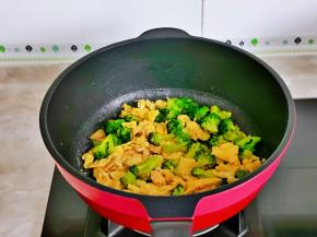 快速翻炒均匀关火出锅。