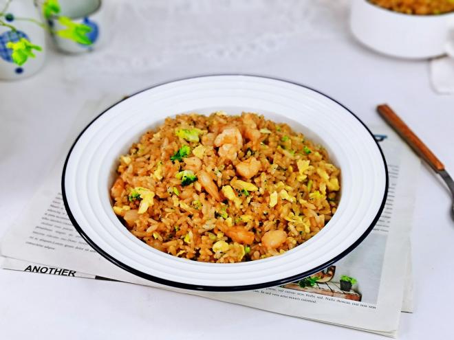 西兰花虾仁炒饭