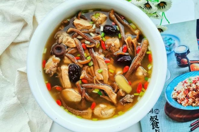 菌菇鸡汤