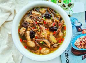 无敌鲜美好喝的菌菇鸡汤就做好了，