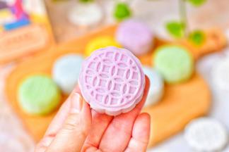 按出月饼形状即可。