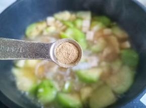 加一点胡椒粉，