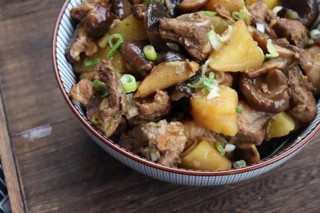 土豆香菇炖排骨