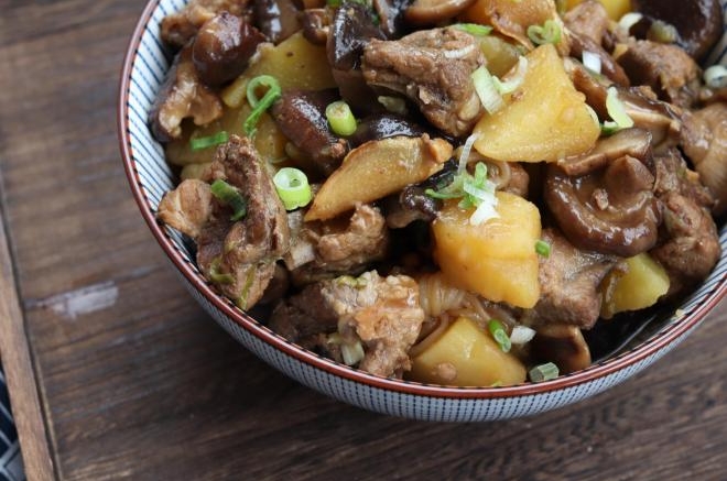 土豆香菇炖排骨