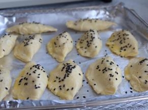 再撒点黑芝麻。