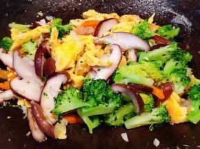 炒至所有食材完全入味即可出锅享用