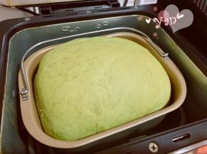 启动烘烤程序即可，约40分钟。烘烤结束，取出放凉后再切片。