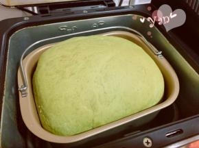 启动烘烤程序即可，约40分钟。烘烤结束，取出放凉后再切片。