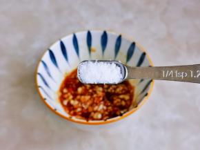 按个人口味加入盐。