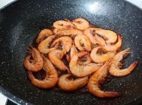 开中火慢慢炖一会。