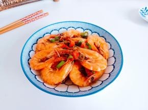 对虾经过红烧以后，滋味更加赞哦！