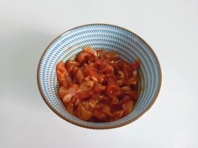 用筷子将调味料搅拌均匀腌制十分钟。