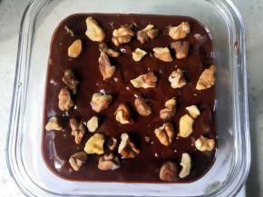 在表面撒5克核桃