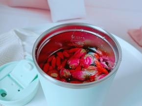 加水不能超过最高水位线。