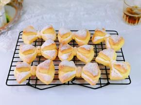 取出放晾架上晾凉。