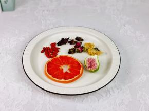 准备食材，无花果干和红柚果干我自己烘干的，买的也可以。