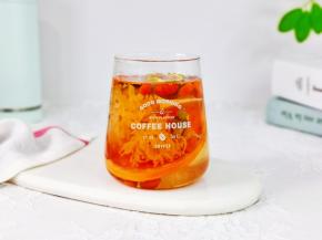 秋季养生花果茶。