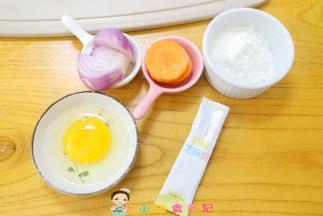 准备好材料，我这里量比较大，给出的量可以做5个黄瓜卷