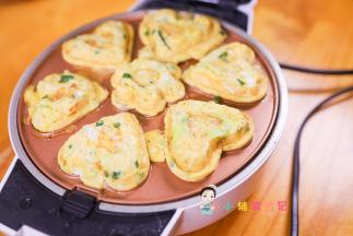 打开左右就是好了，鸡蛋膨胀起来，回落后也不会缩的很扁里面都是凝固的就是熟透了