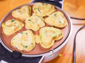 打开左右就是好了，鸡蛋膨胀起来，回落后也不会缩的很扁里面都是凝固的就是熟透了