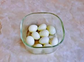 再剥皮，冷水冲洗干净。