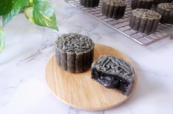 黑芝麻流心月饼