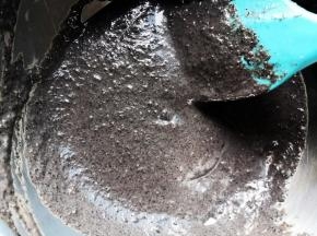 先做流心馅，将吉利丁粉加水搅拌均匀，再加入流心馅剩余食材搅拌均匀