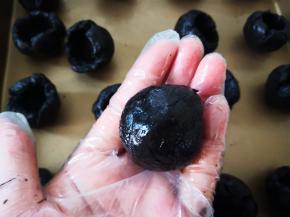 搓圆，放冰箱冷冻备用