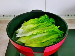 水开后下生菜。