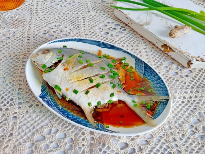 清蒸金鲳鱼