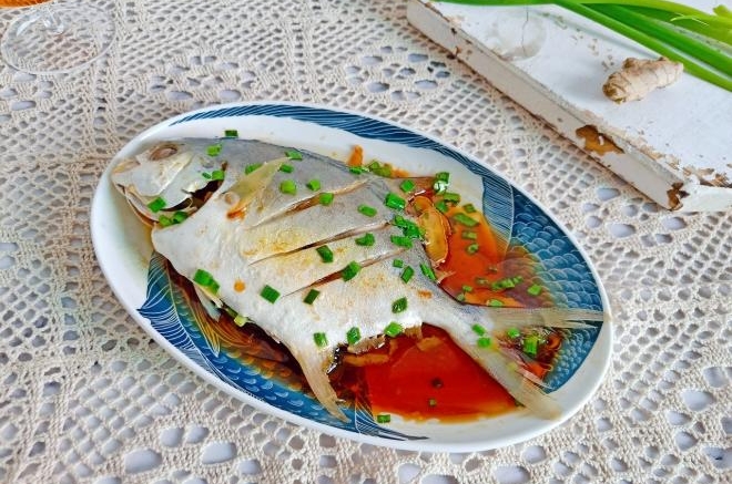 清蒸金鲳鱼