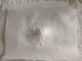 步骤11、先将低粉过筛好备用。准备工作要到位。