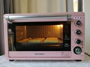 步骤19、放入预热好的烤箱中层偏下，转上下170度，烤27-28分钟左右。烤温和烤时还是需要根据自己烤箱来微调。