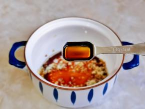 加入醋，量可以根据个人喜欢增减。