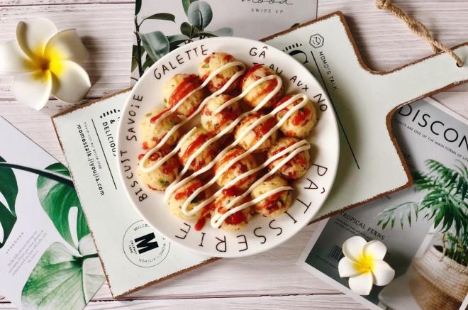剩饭新吃法，可爱的火腿香葱小饭团，像极了章鱼小丸子！