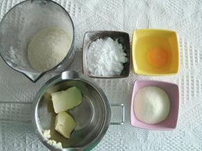 步骤4、发酵期间，准备奶酥馅料。