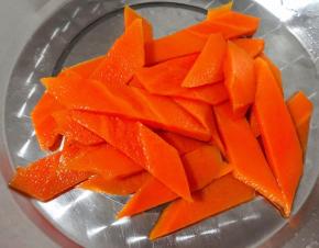 胡萝卜片的处理方法同莴笋一样
