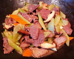 炒至完全入味即可出锅享用切记这道美味不易炒至时间过长营养易流失还影响口感