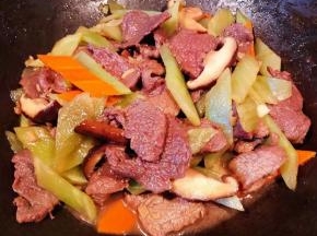 炒至完全入味即可出锅享用切记这道美味不易炒至时间过长营养易流失还影响口感