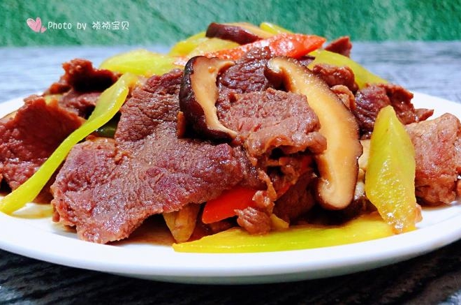 莴笋香菇炒牛肉片