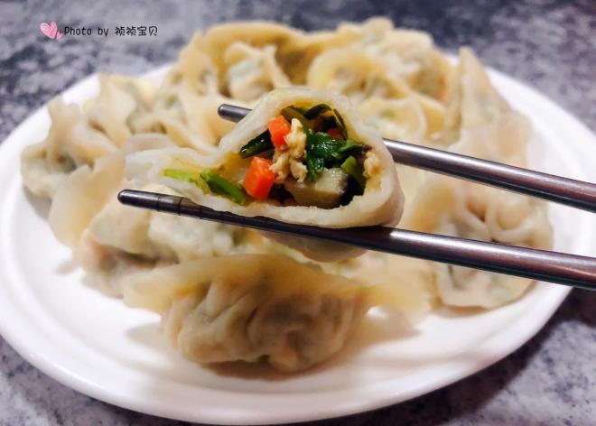 韭菜鱿鱼香菇鹅蛋水饺