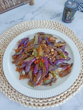 茄子提前腌制，所以吃起来一点都不腻口。