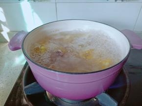 开大火煮开，转中火蹲起四十五分钟左右。