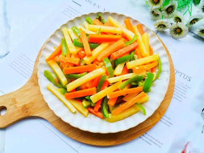 简单美味的土豆胡萝卜条～