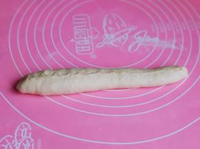 再卷起来，收口捏紧。