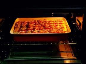 入烤箱中层上下管180度烤22-25分钟，注意观察颜色，大约烤了12几分钟时加盖了锡纸。（具体温度及时间根据自家烤箱性能另定）