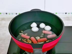 打开煤气大火烧开煮2分钟。