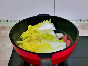 加入娃娃菜烧开。